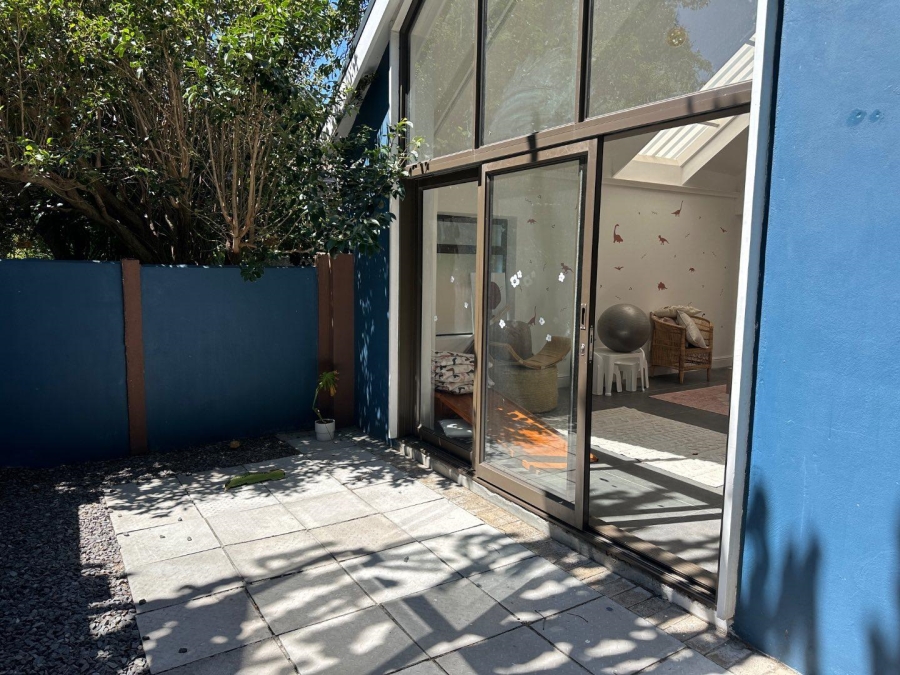 To Let 2 Bedroom Property for Rent in Vredehoek Western Cape